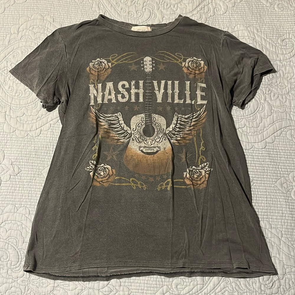 Small graphic tee